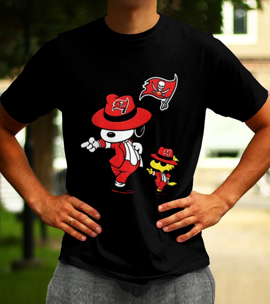 Snoopy Woodstock Tampa Bay Buccaneers Pirate Flag Dance T-Shirt