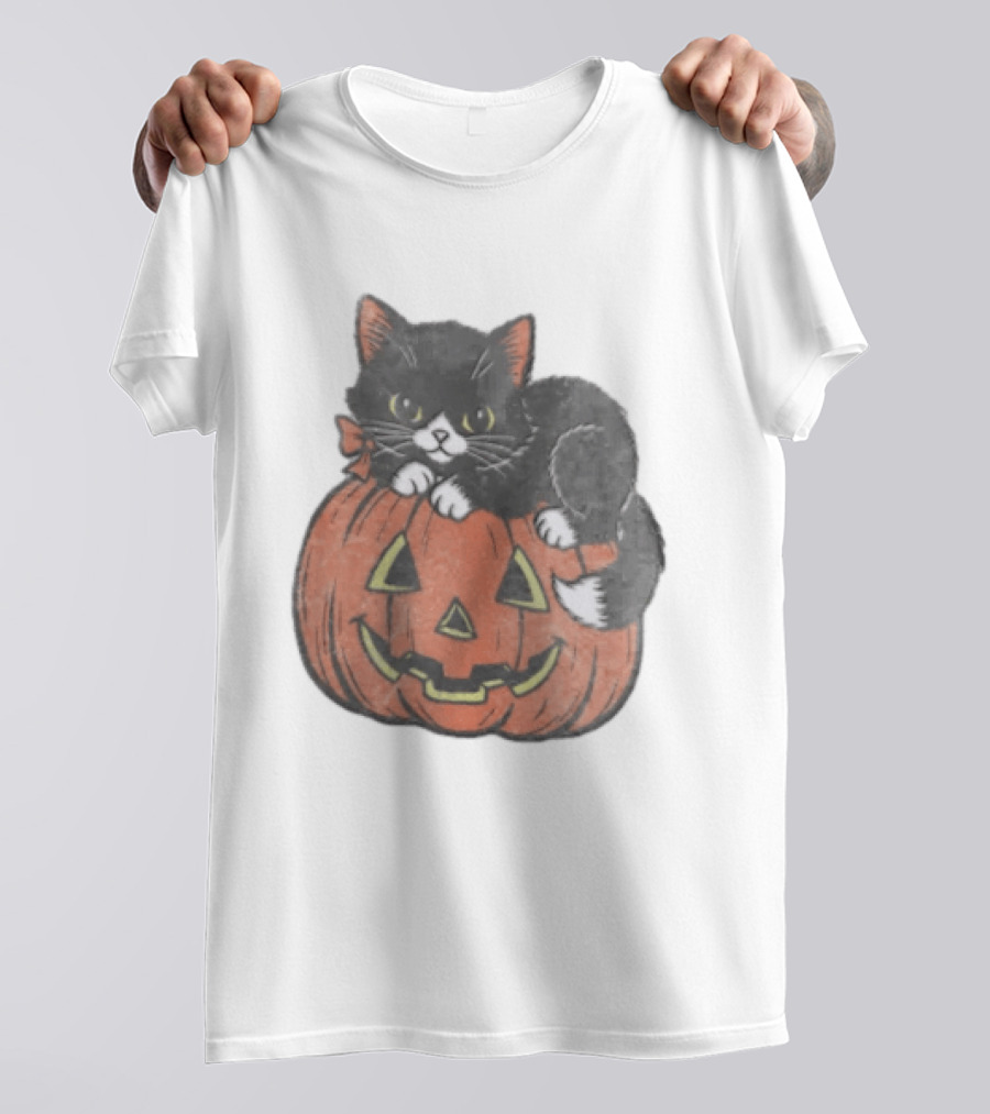 The Pumpkin Cat Halloween Black Cat On Jack O' Lantern T-Shirt