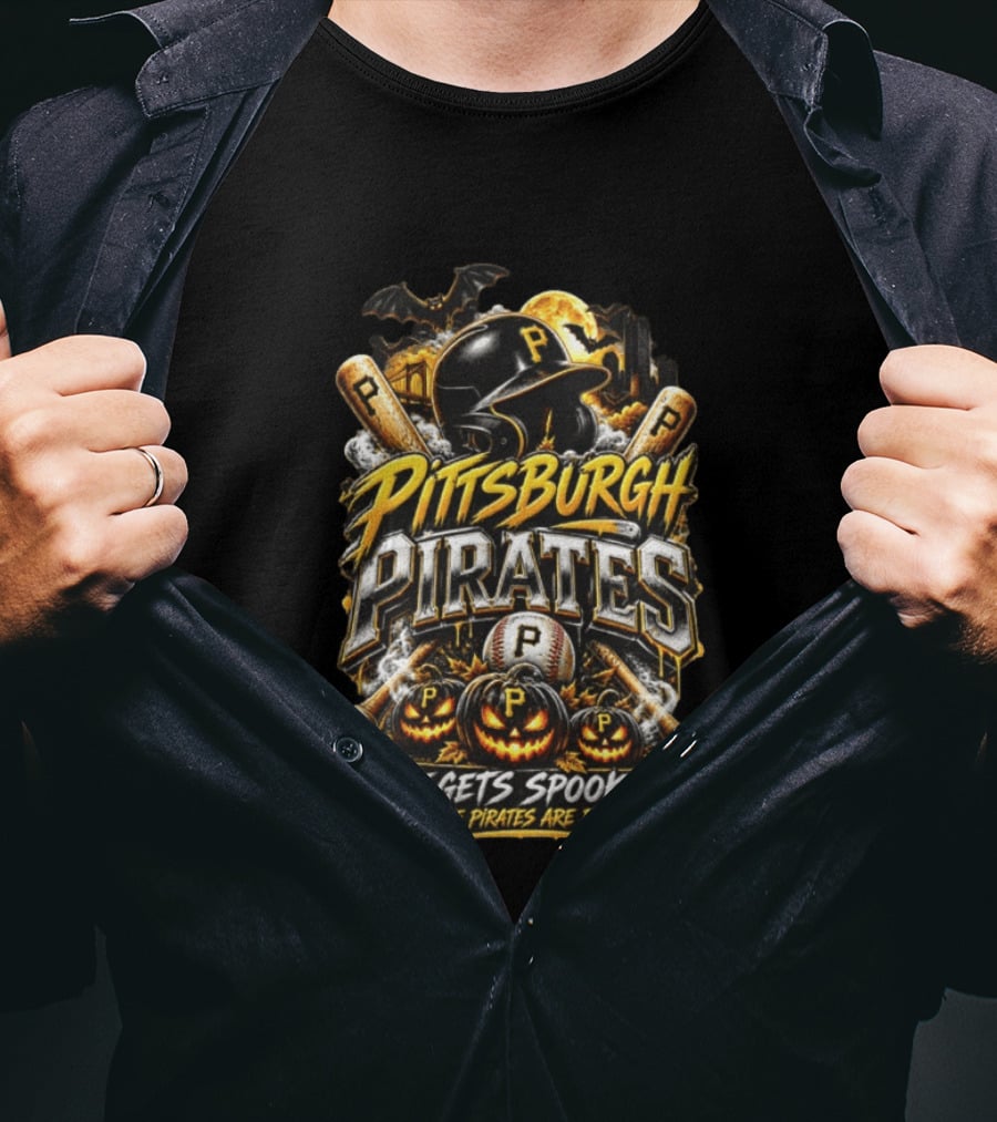 Pittsburgh Pirates It Gets Spooky When The Pirates Are Playing Halloween Baseball T-Shirt