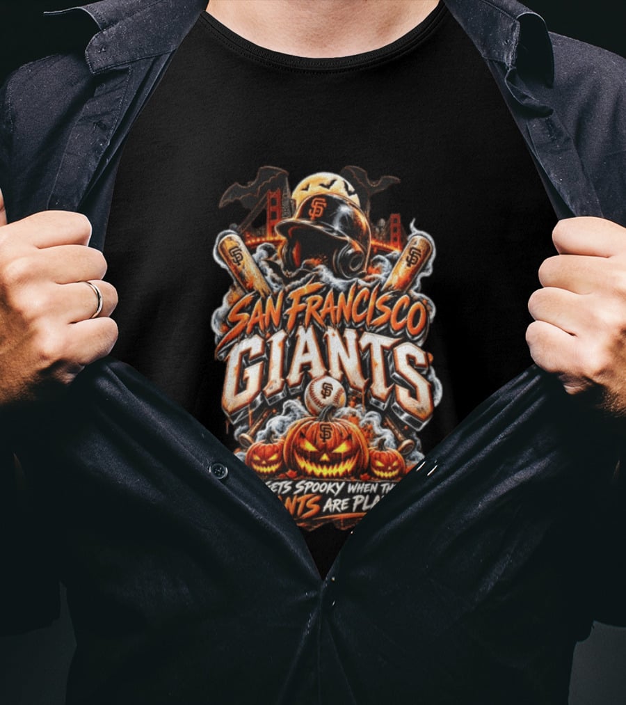 San Francisco Giants It Gets Spooky When The Giants Are Playing Halloween T-Shirt