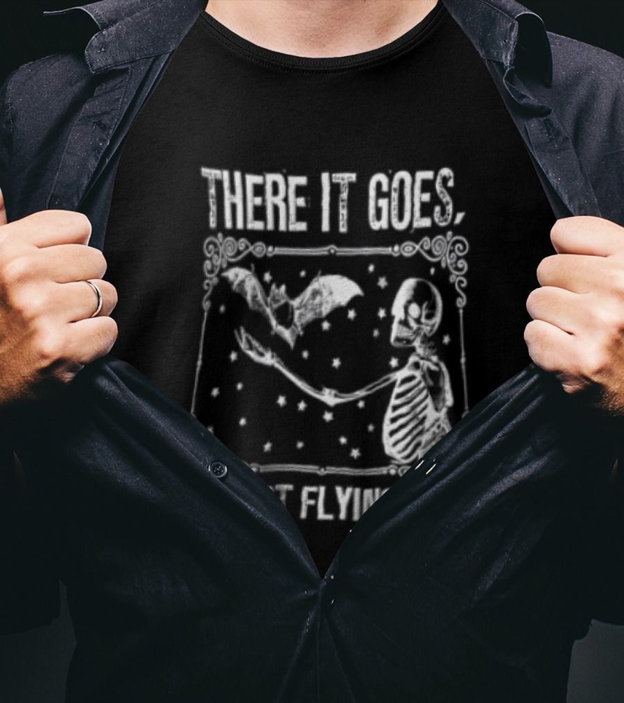 There It Goes My Last Flying F'ck Skeleton Bat Retro Vintage Halloween T-Shirt