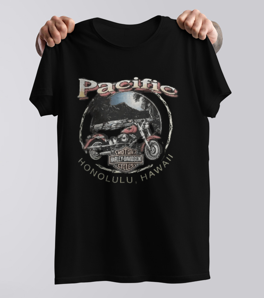 Harley Davidson Motor Cycles Pacific Red Bike Diamond Head Beach Honolulu Hawaii T-Shirt