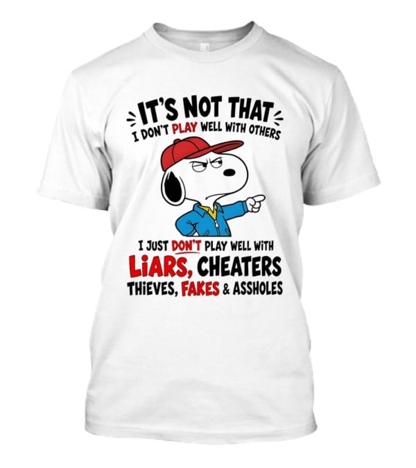 Snoopy It's Not That I Don't Play Well With Others I Just Don't Play Well With Liars Cheaters Thieves Fakes T-Shirt