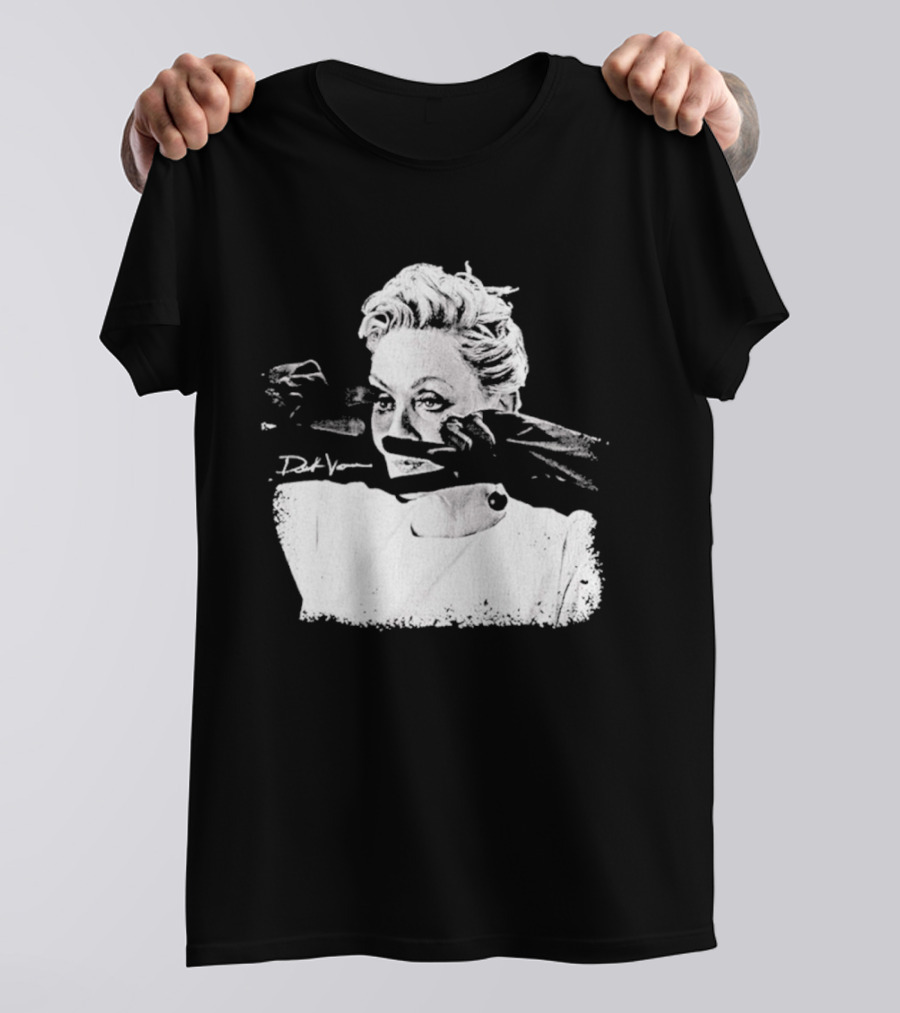 Deborah Vance Hacks TV Show Makeup Scene T-Shirt