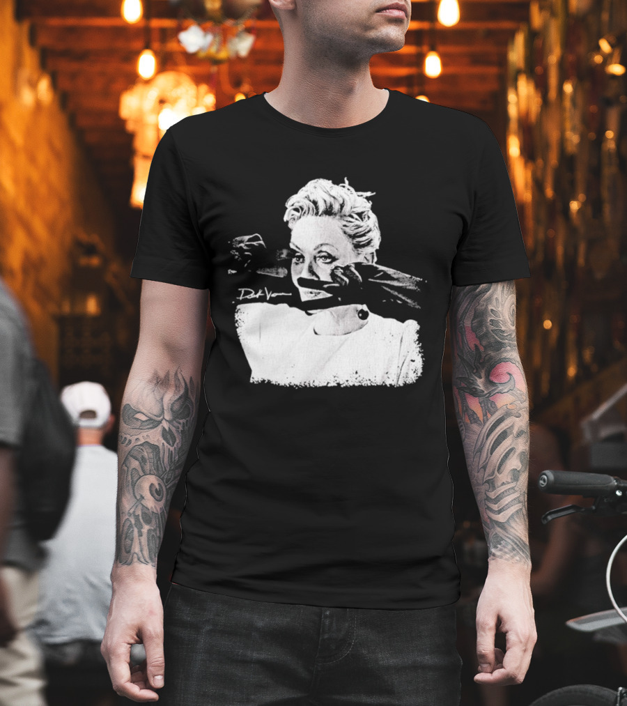 Deborah Vance Hacks TV Show Makeup Scene T-Shirt