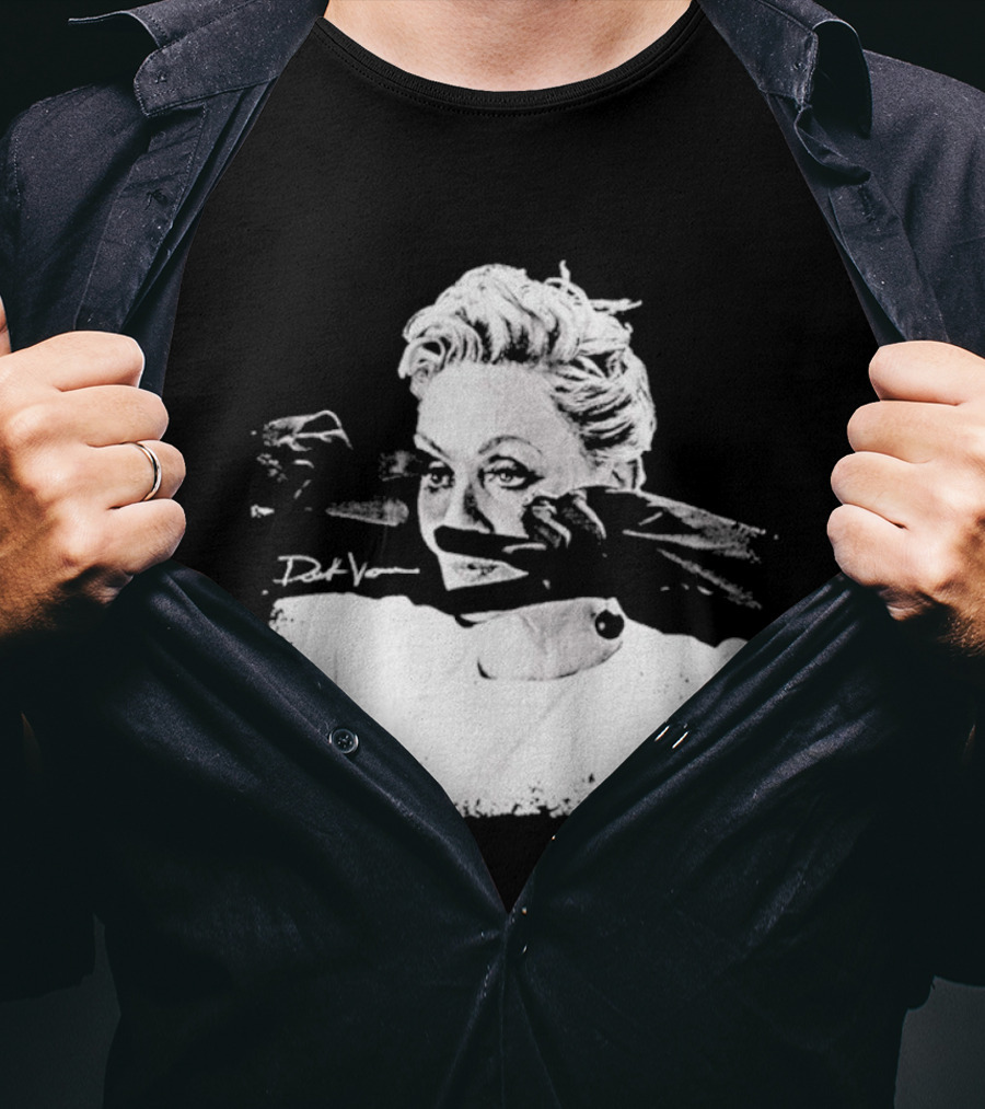 Deborah Vance Hacks TV Show Makeup Scene T-Shirt