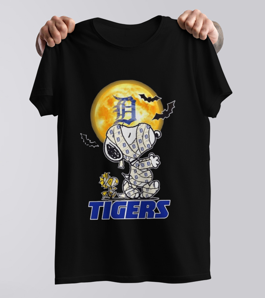 Detroit Tigers Snoopy Woodstock Mummy Halloween Moon Bats T-Shirt