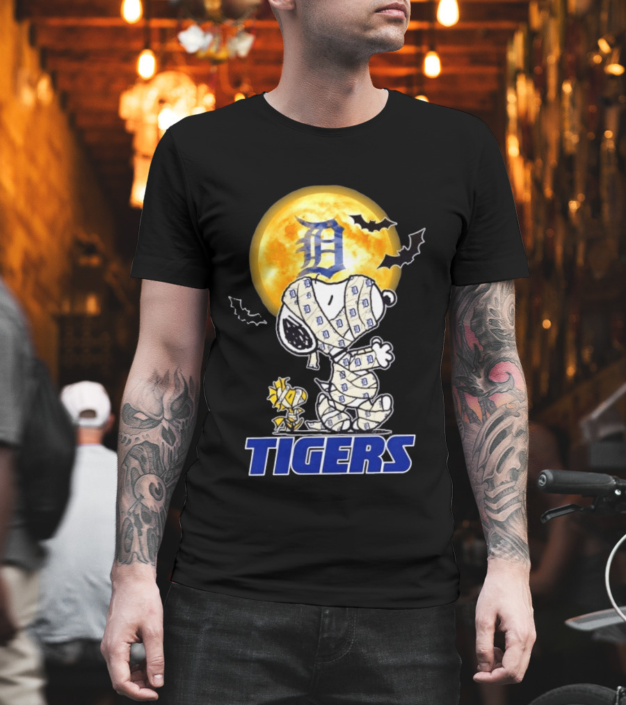 Detroit Tigers Snoopy Woodstock Mummy Halloween Moon Bats T-Shirt