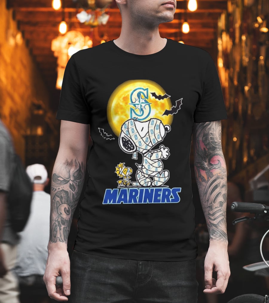 Seattle Mariners Snoopy Woodstock Halloween Mummy Cosplay Full Moon Bats T-Shirt
