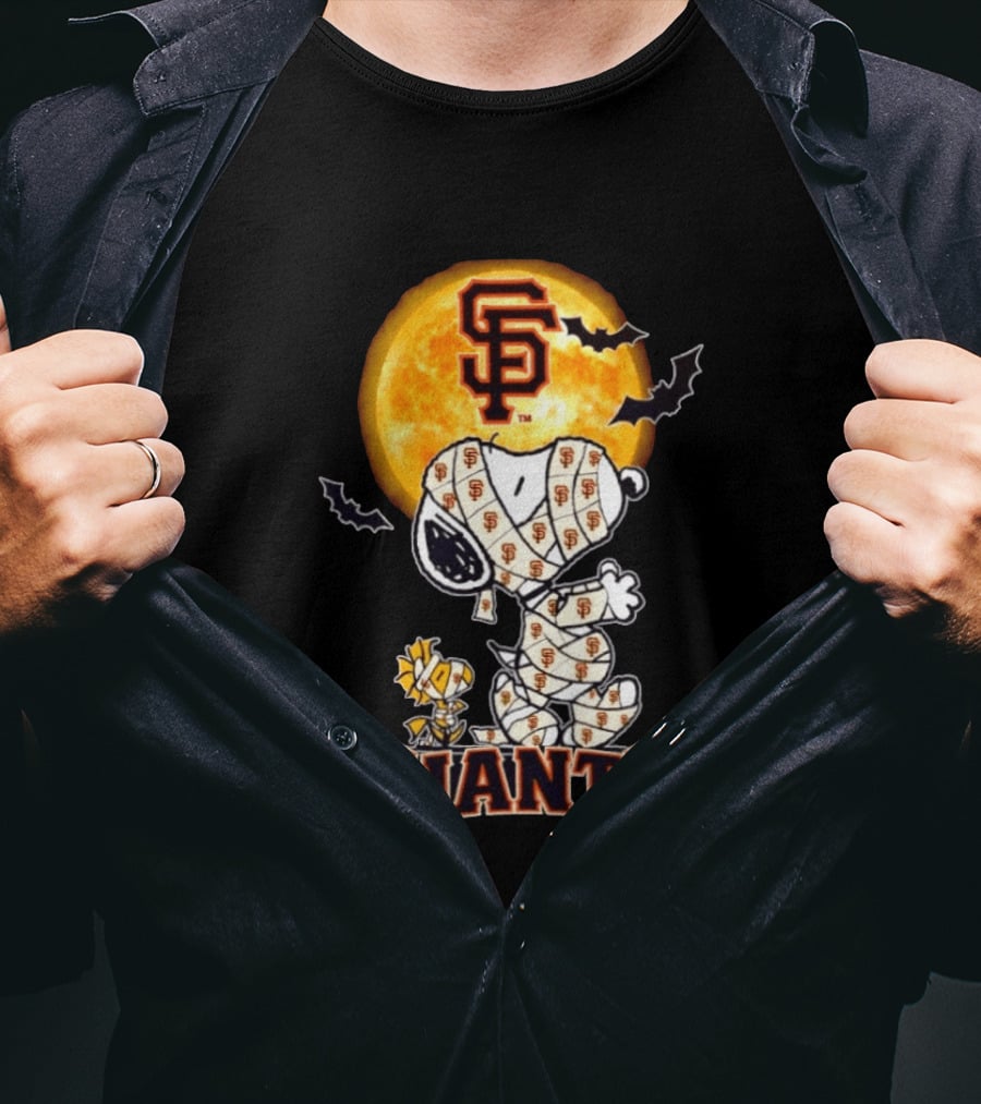 San Francisco Giants Snoopy Woodstock Mummy Halloween Moon T-Shirt