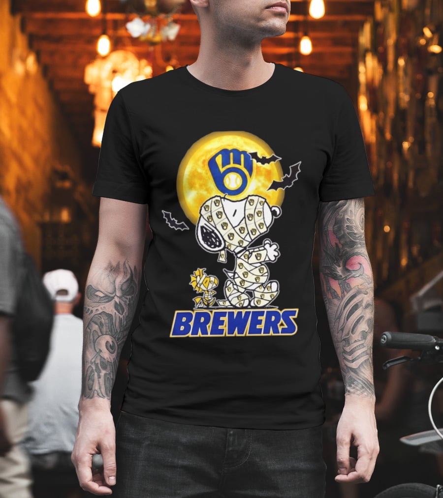 Milwaukee Brewers Snoopy Woodstock Mummy Halloween Moon Bats T-Shirt