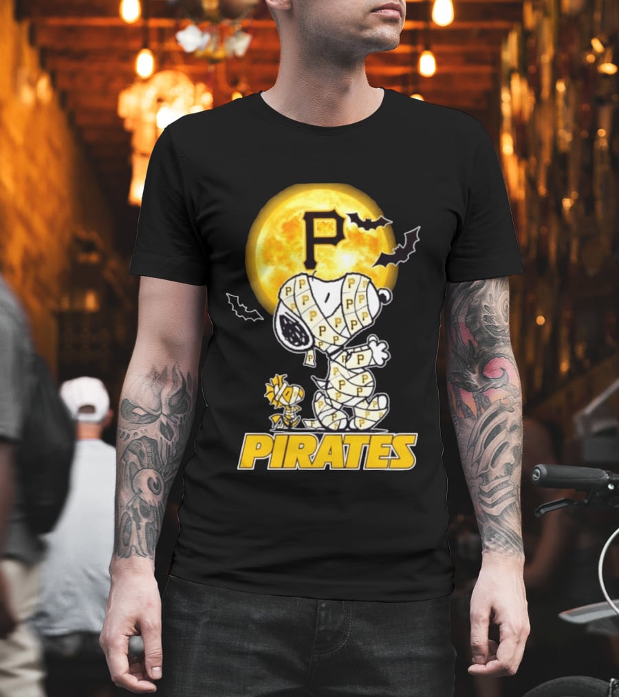 Pittsburgh Pirates Snoopy Woodstock Mummy Halloween Moon Bats T-Shirt