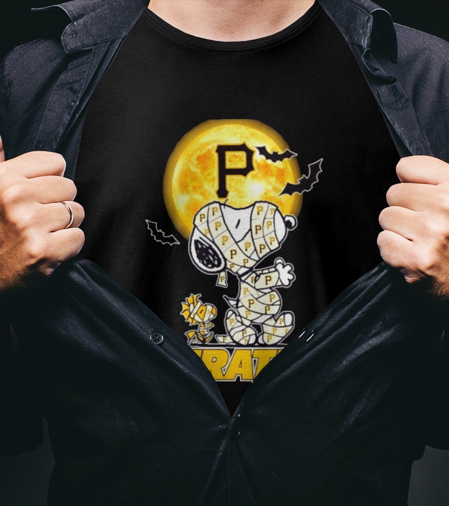 Pittsburgh Pirates Snoopy Woodstock Mummy Halloween Moon Bats T-Shirt