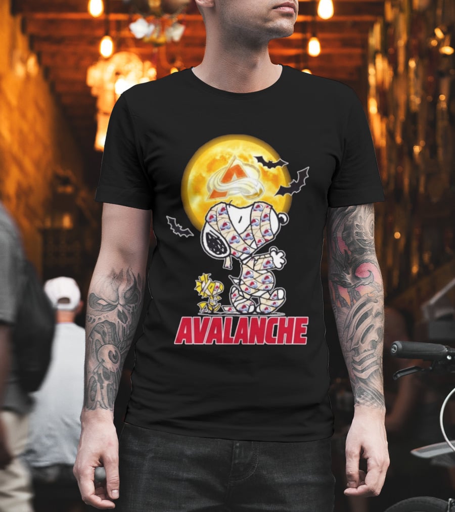 Colorado Avalanche Snoopy Woodstock Halloween Mummy Full Moon Bats T-Shirt