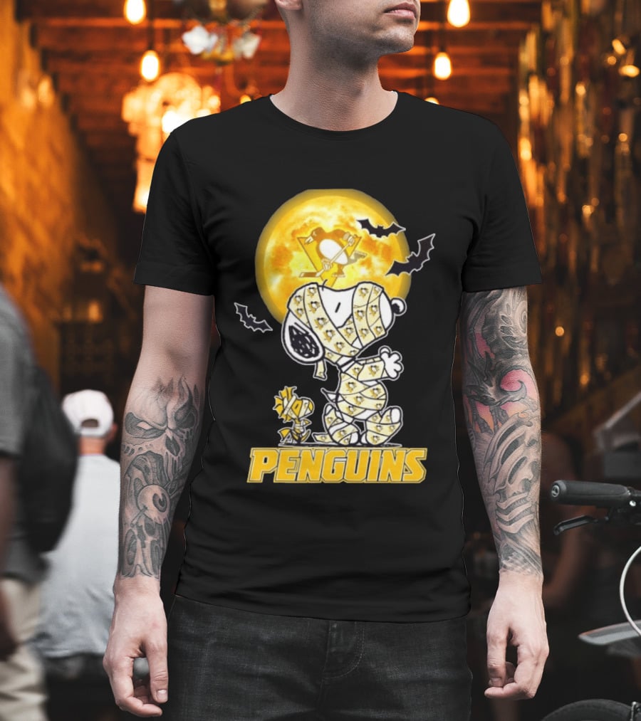 Pittsburgh Penguins Snoopy Woodstock Mummy Halloween Moon Bats T-Shirt