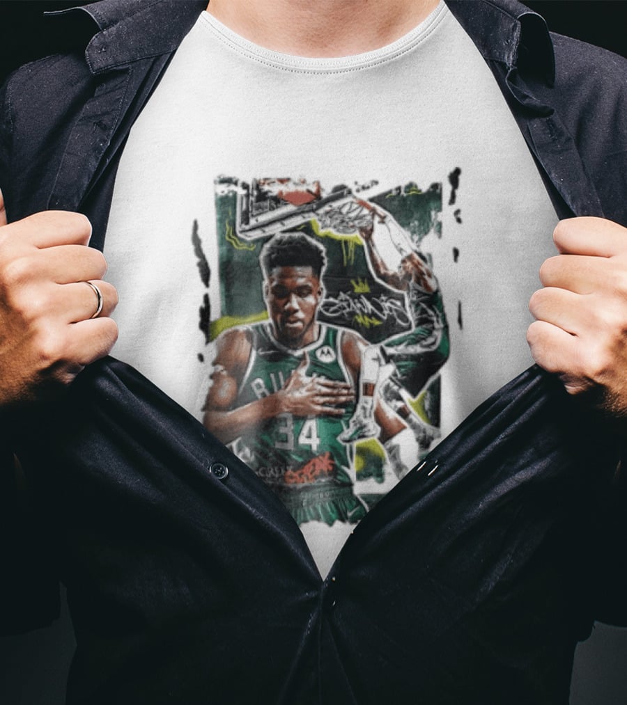 Milwaukee Bucks Giannis Dunking Greek Freak Paint Splatter Collage T-Shirt