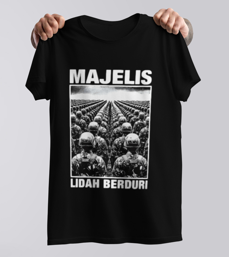 Majelis Lidah Berduri Soldiers In Formation Back View T-Shirt