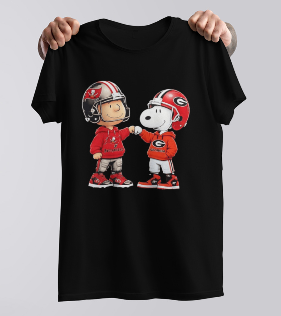 Charlie Brown Snoopy Tampa Bay Buccaneers Georgia Bulldogs Fist Bump T-Shirt