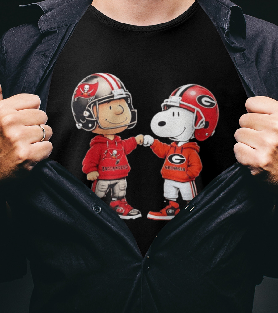 Charlie Brown Snoopy Tampa Bay Buccaneers Georgia Bulldogs Fist Bump T-Shirt