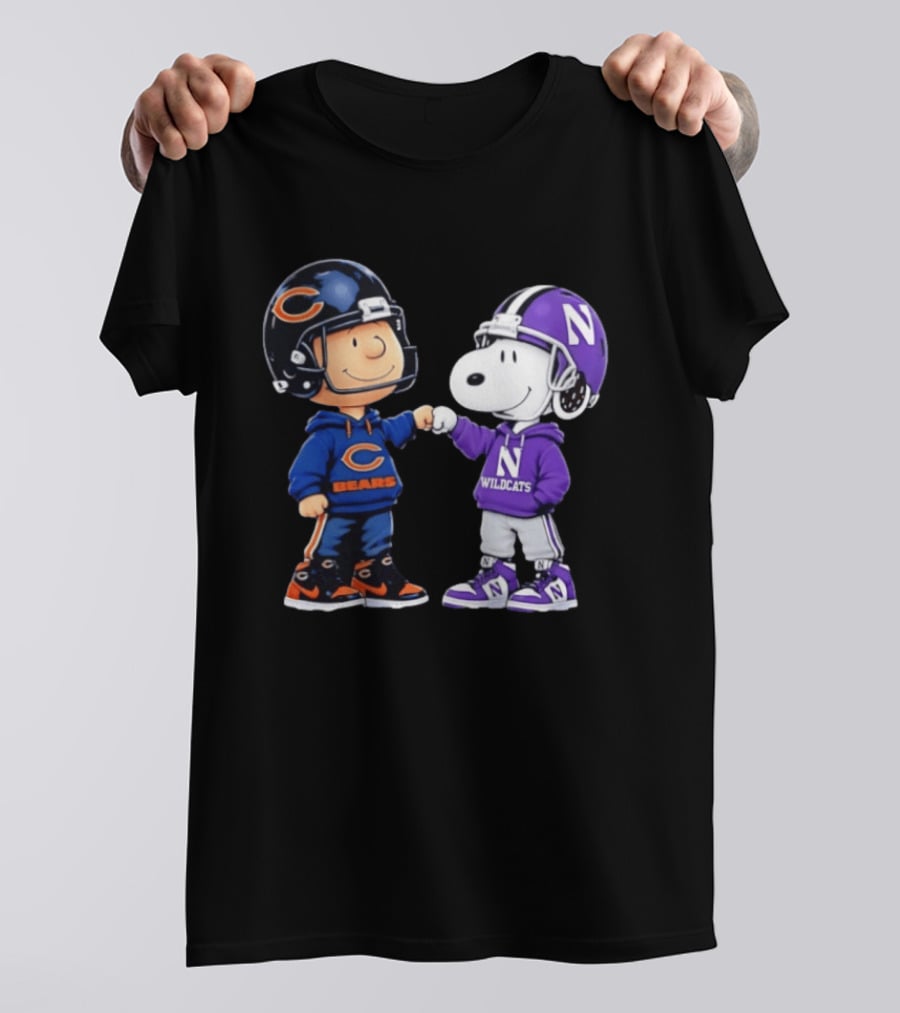Peanuts Collaboration Chicago Bears Northwestern Wildcats Fist Bump Charlie Brown Snoopy Football Fans T-Shirt