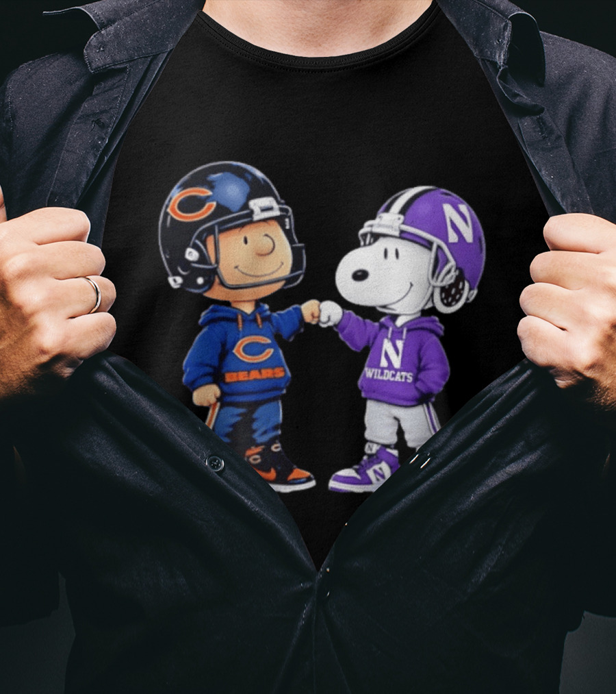 Peanuts Collaboration Chicago Bears Northwestern Wildcats Fist Bump Charlie Brown Snoopy Football Fans T-Shirt