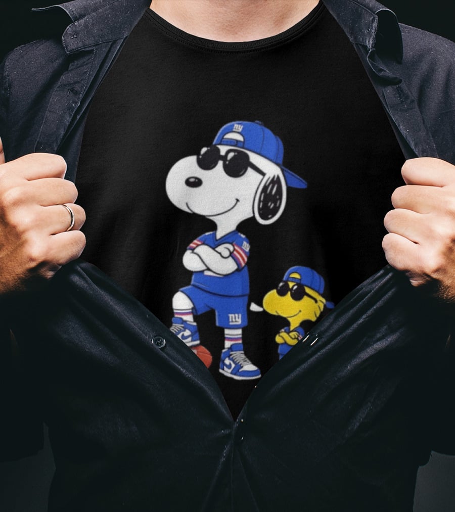 Snoopy And Woodstock In New York Giants Team T-Shirt