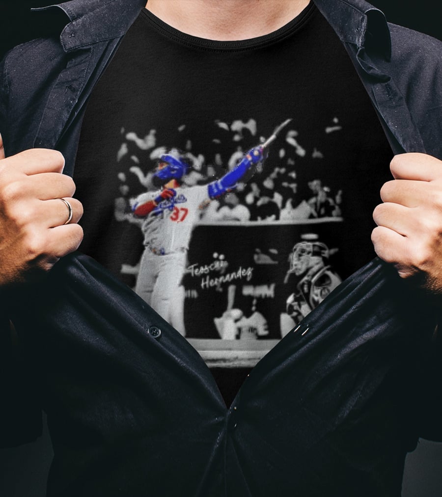 Los Angeles Dodgers Teoscar Hernandez Baseball Player Number 37 Swinging Pose T-Shirt