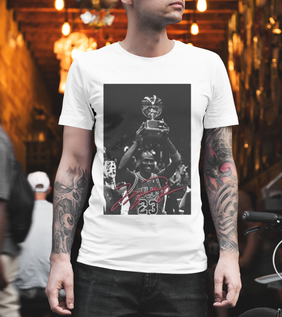 Chicago Bulls Michael Jordan Trophy Victory Celebration Image 23 Signature T-Shirt