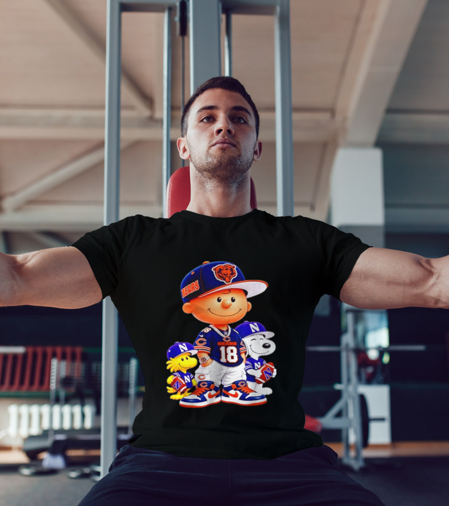 Charlie Brown And Snoopy Chicago Bears 18 With Woodstock In Football Gear T-Shirt
