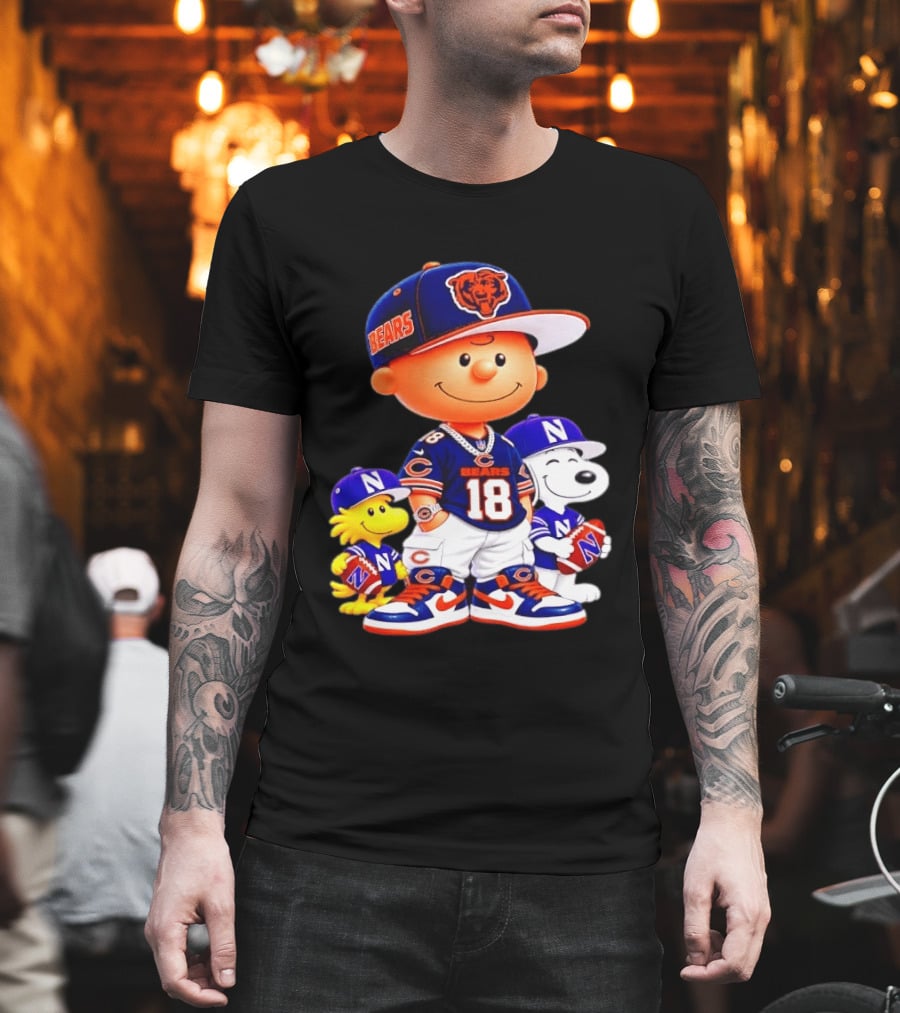 Charlie Brown And Snoopy Chicago Bears 18 With Woodstock In Football Gear T-Shirt