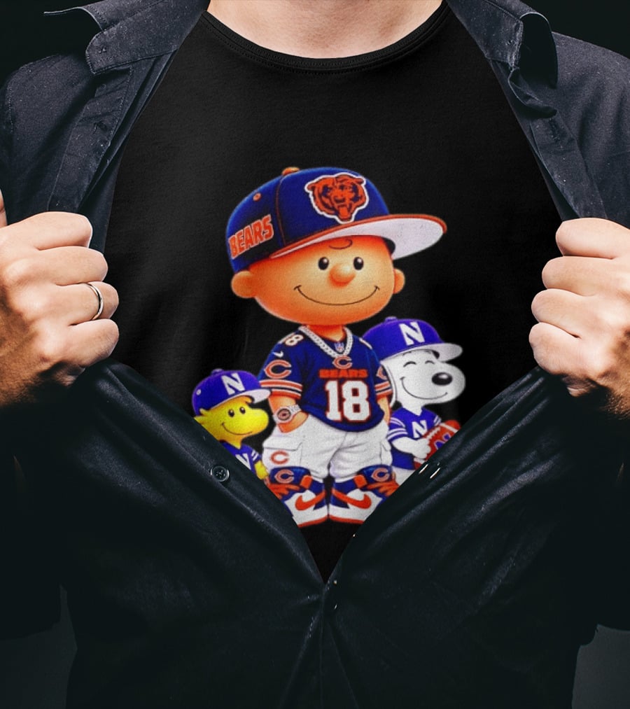 Charlie Brown And Snoopy Chicago Bears 18 With Woodstock In Football Gear T-Shirt