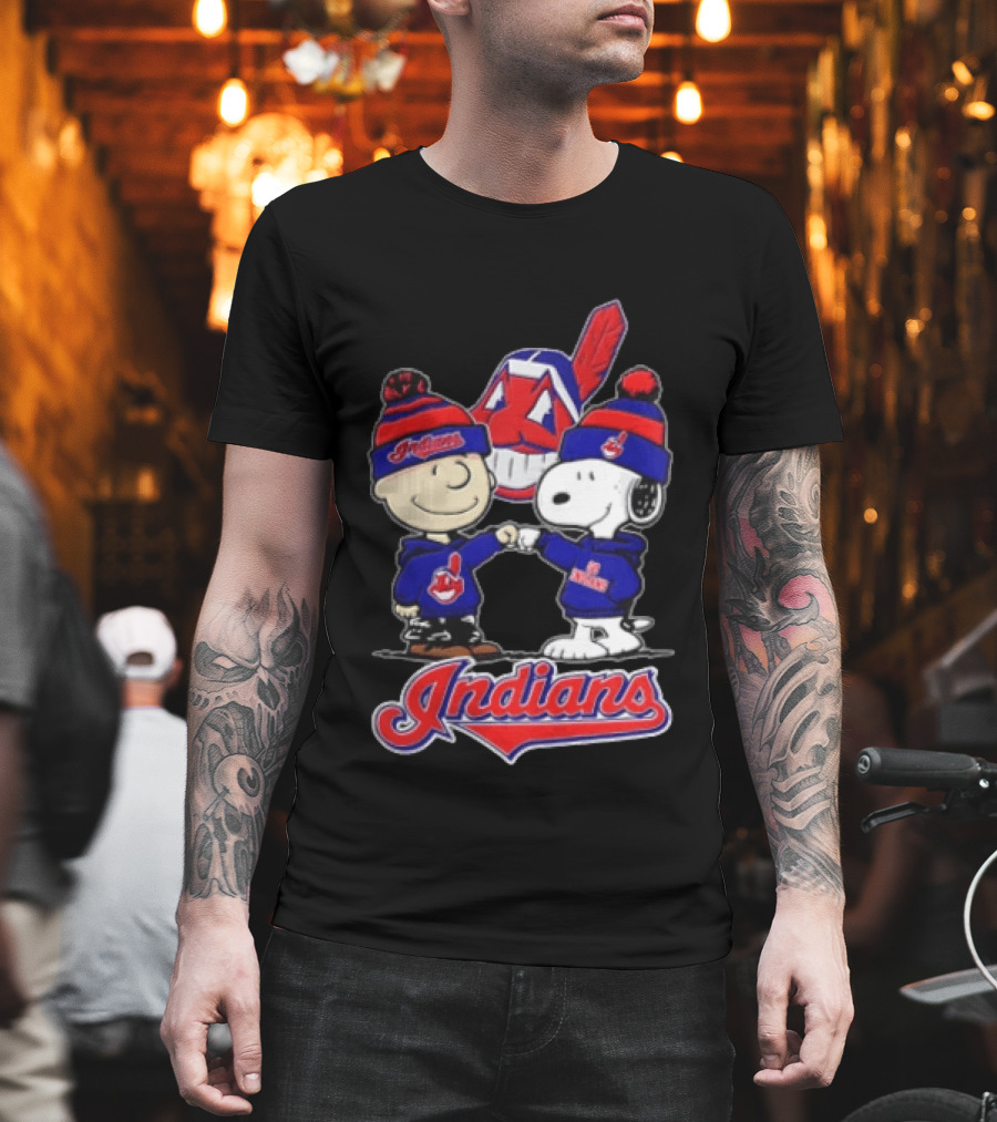 Cleveland Indians Charlie Brown Snoopy Fist Bumping Peanuts Fan Gear T-Shirt