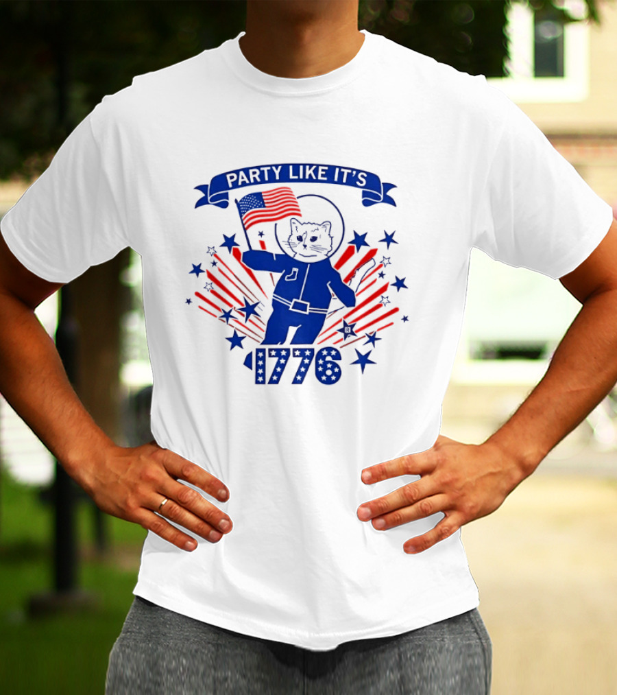 Party Like It's 1776 Cat Astronaut With Flag And Stars T-Shirt