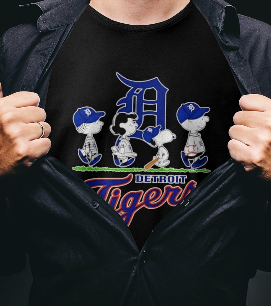 Peanuts Gang Detroit Tigers MLB Collaboration Snoopy Woodstock Baseball Team T-Shirt
