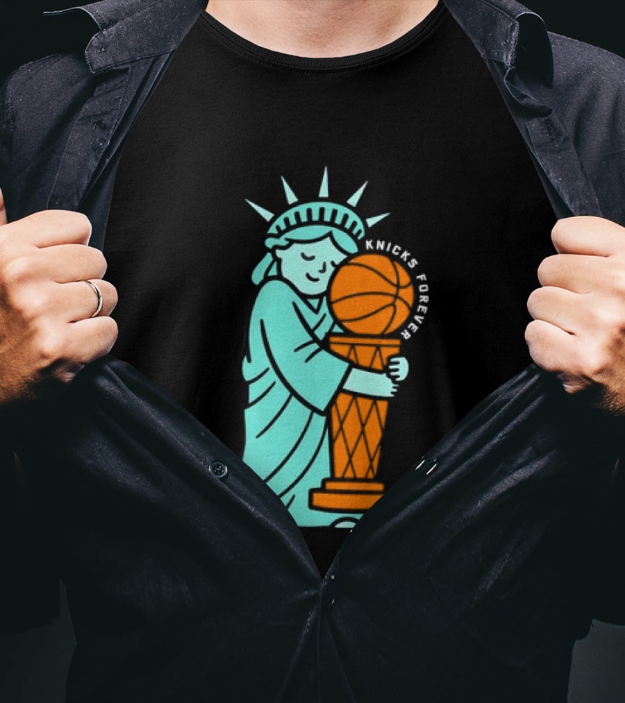 Statue Of Liberty Hug Larry O'Brien Trophy Knicks Forever T-Shirt