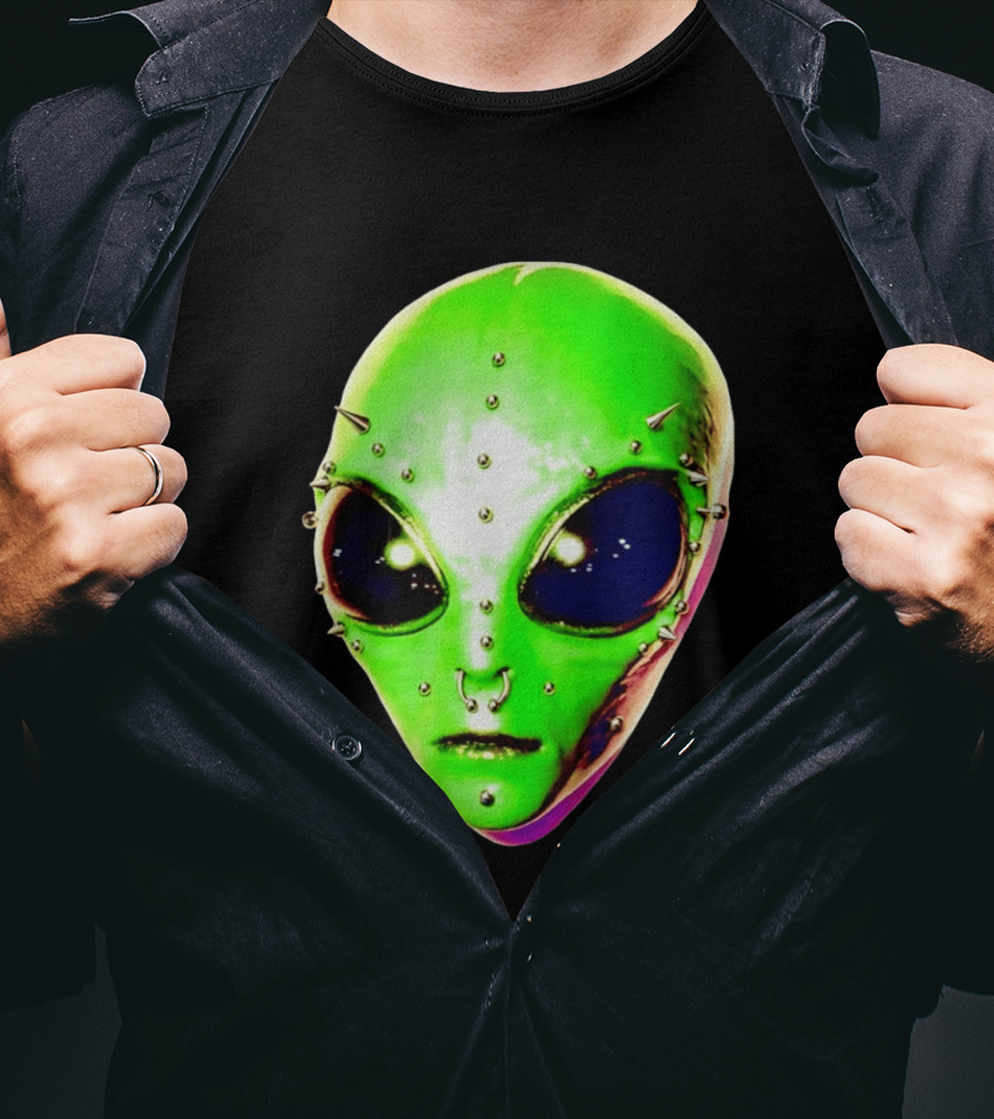 Believe Alien Pierced Face Extraterrestrial Iconic Green Martian Head T-Shirt