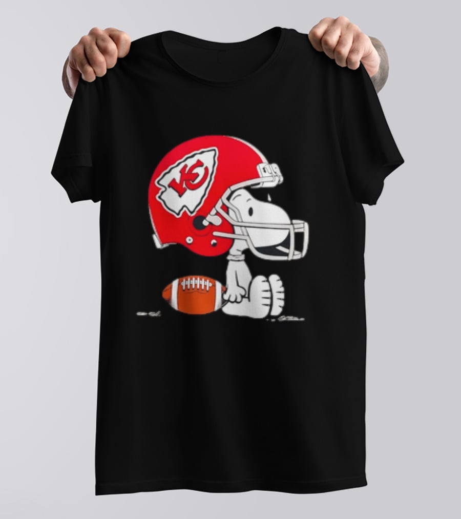 Snoopy Kansas City Chiefs Helmet Football T-Shirt
