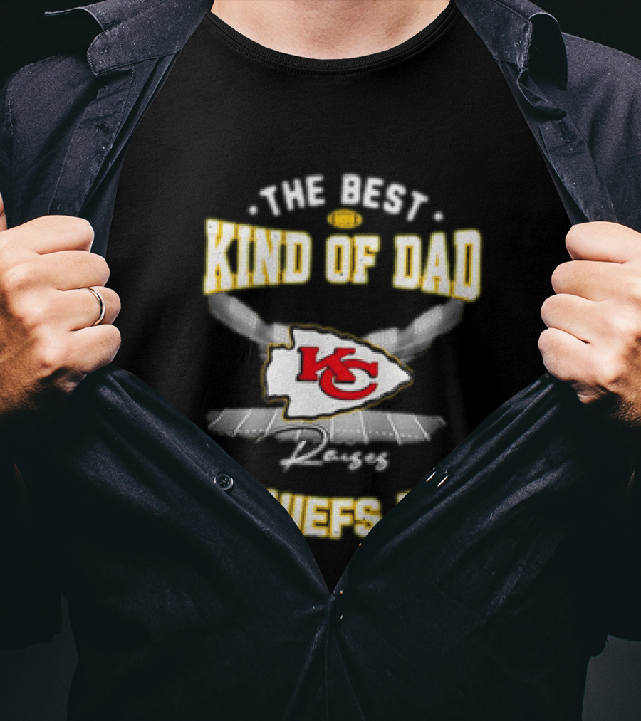 The Best Kind Of Dad Raises A Kansas City Chiefs Fan T-Shirt