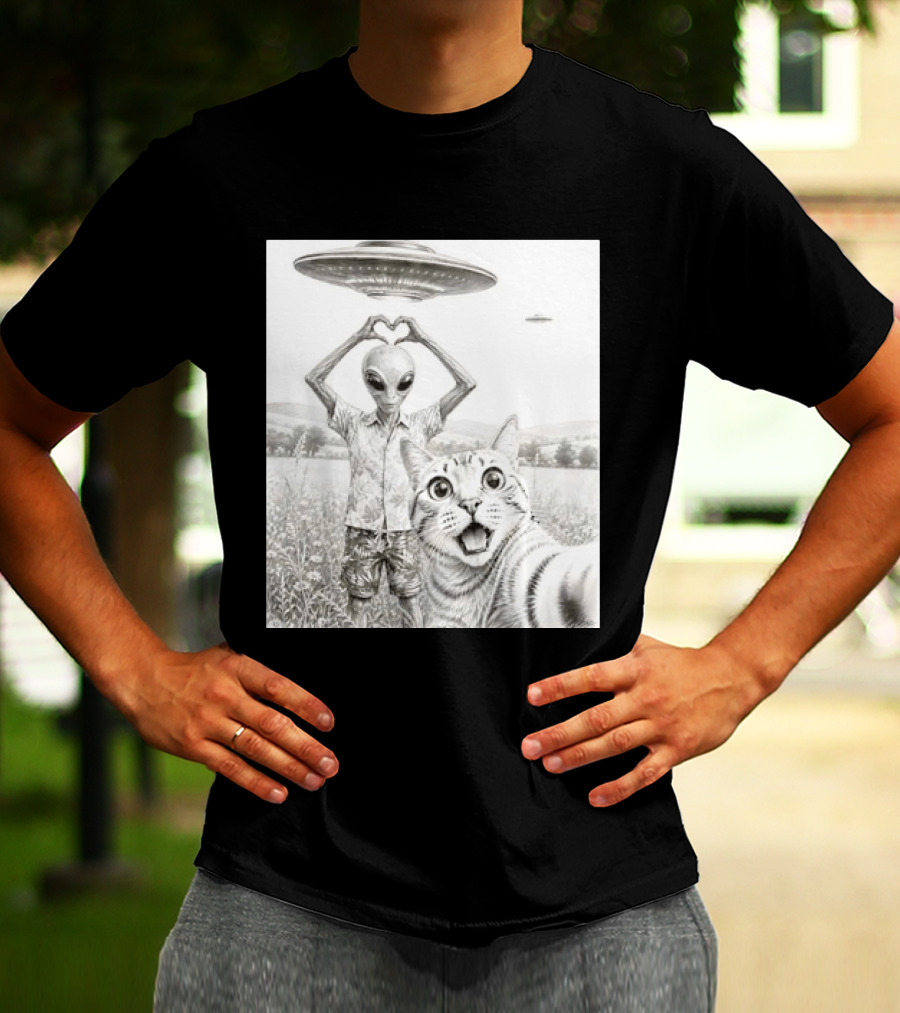 Alien And Cat Selfie UFO Extraterrestrial Meadow Scene T-Shirt