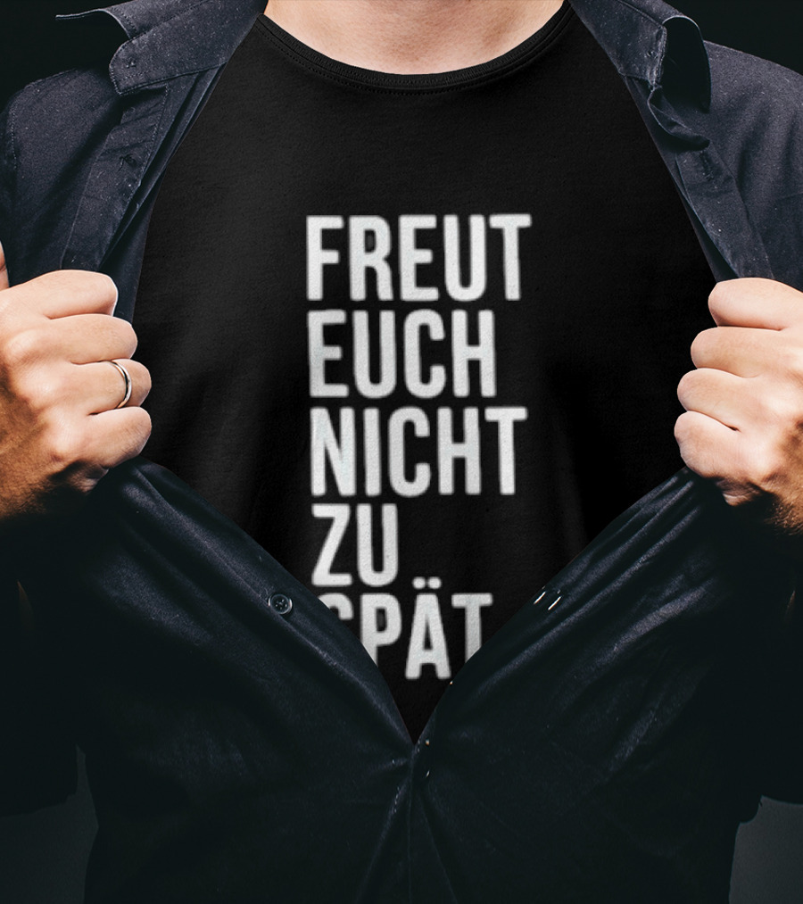 Freut Euch Nicht Zu Spät German Phrase T-Shirt