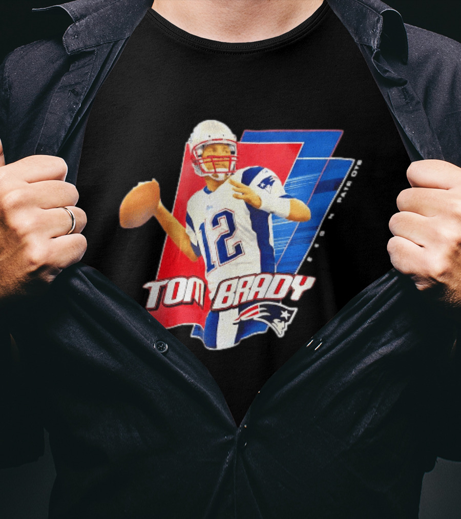 New England Patriots Tom Brady 12 Football Quarterback Iconic Action Pose T-Shirt