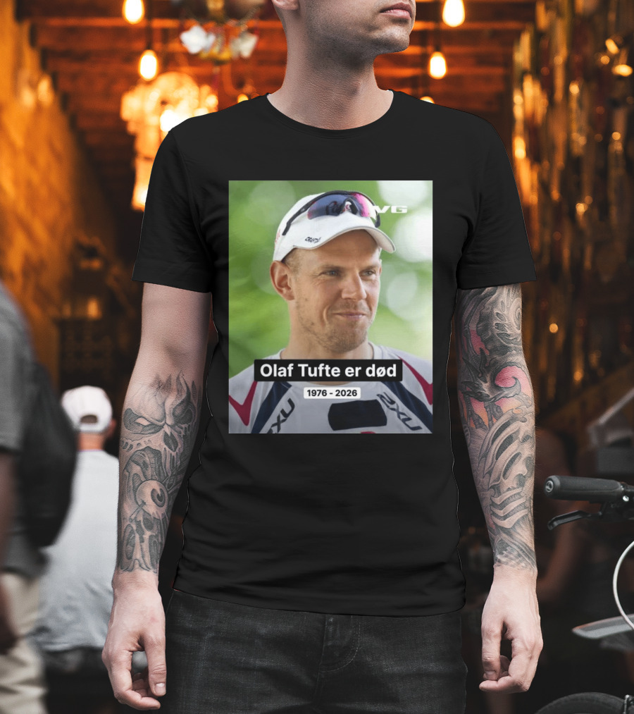Olaf Tufte Er Død 1976 2026 VG 2XU T-Shirt