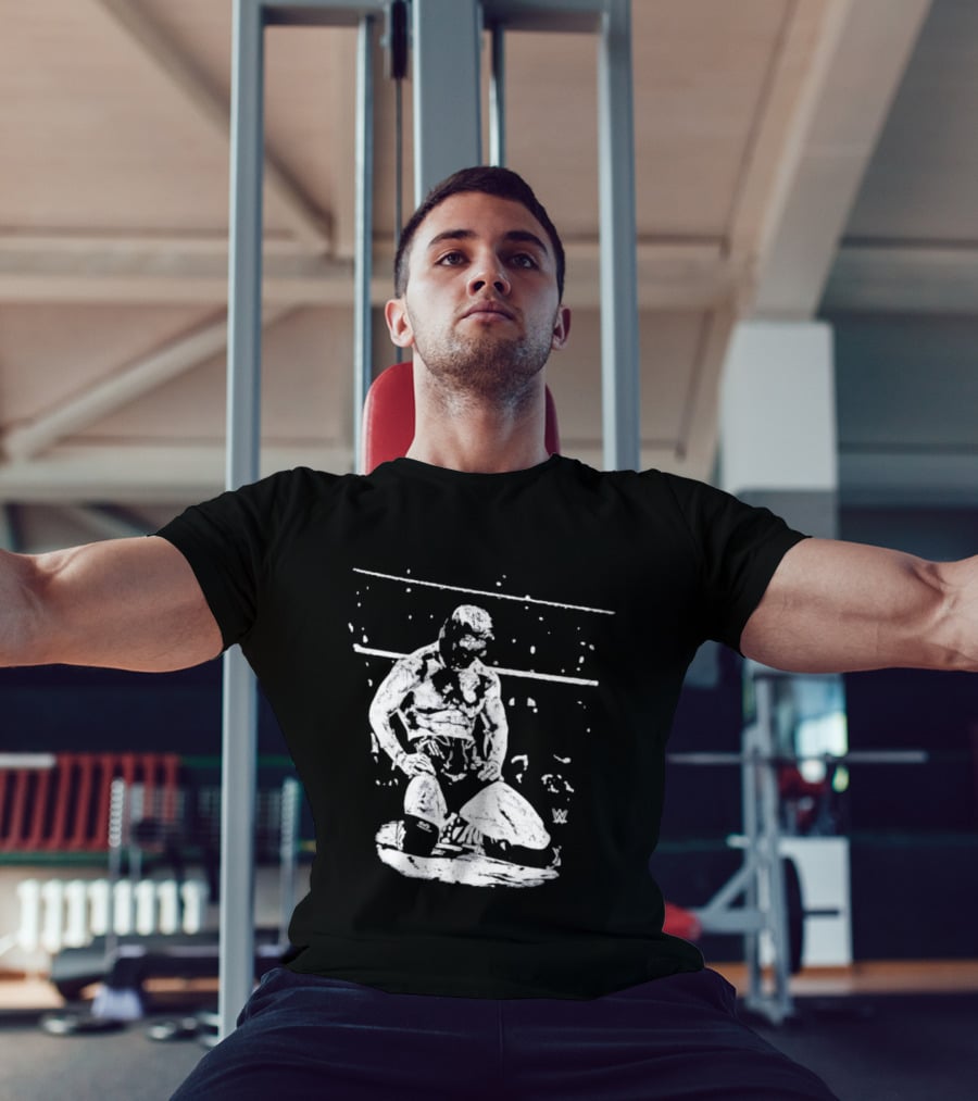 Rey Mysterio WWE Kneeling Pose Iconic Wrestler Image T-Shirt