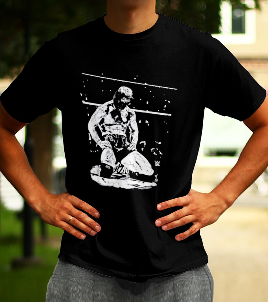 Rey Mysterio WWE Kneeling Pose Iconic Wrestler Image T-Shirt