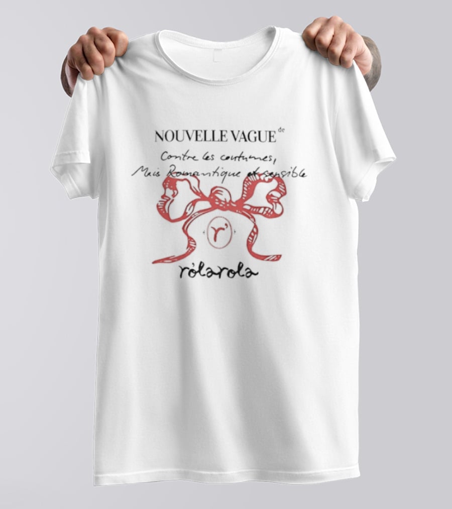 Nouvelle Vague Contre Les Costumes Mais Romantique Et Sensible Rolarola T-Shirt