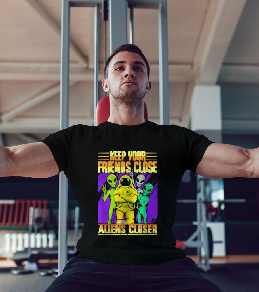 Keep Your Friends Close Aliens Closer Astronaut With Alien Friends T-Shirt