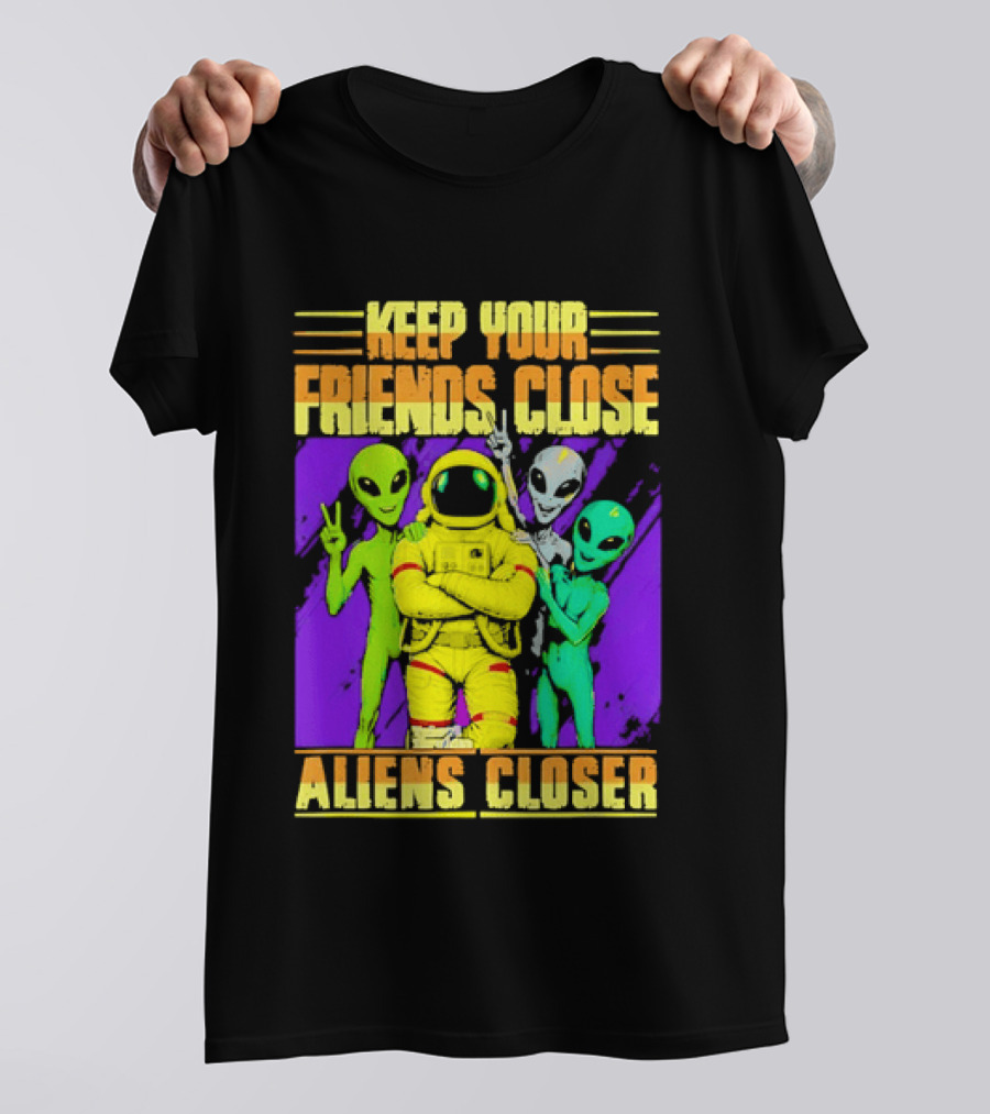 Keep Your Friends Close Aliens Closer Astronaut With Alien Friends T-Shirt