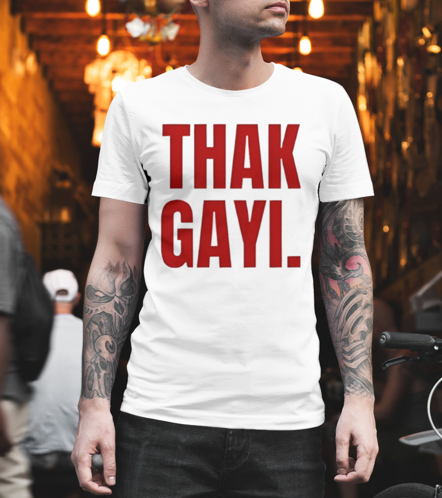 Thak Gayi Hindi Tired Exhausted Text Bold Red T-Shirt