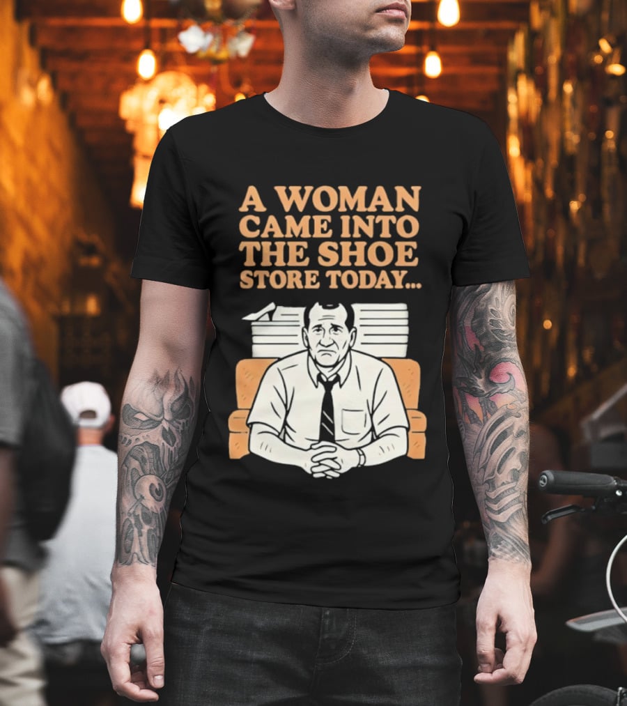 A Woman Came Into The Shoe Store Today Al Bundy Sitting On Couch T-Shirt