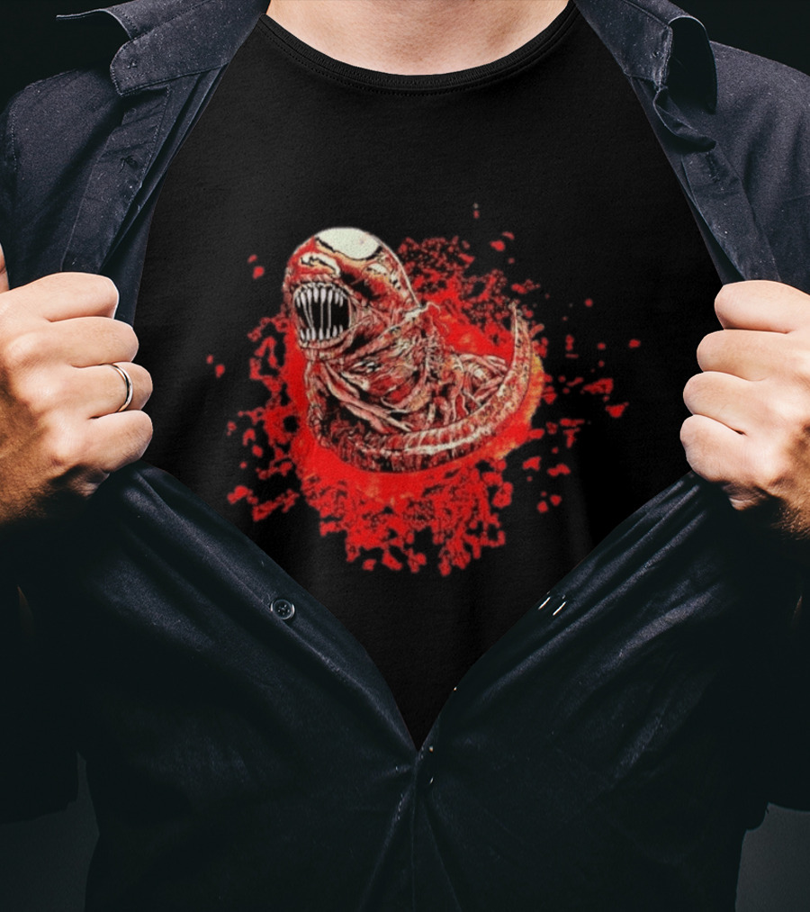Aliens Chestburster Sci Fi Horror Blood Splatter Creature T-Shirt